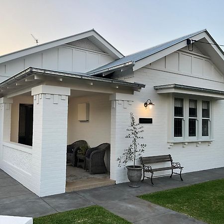 Charming Central Cottage In Wagga Wagga Exterior foto